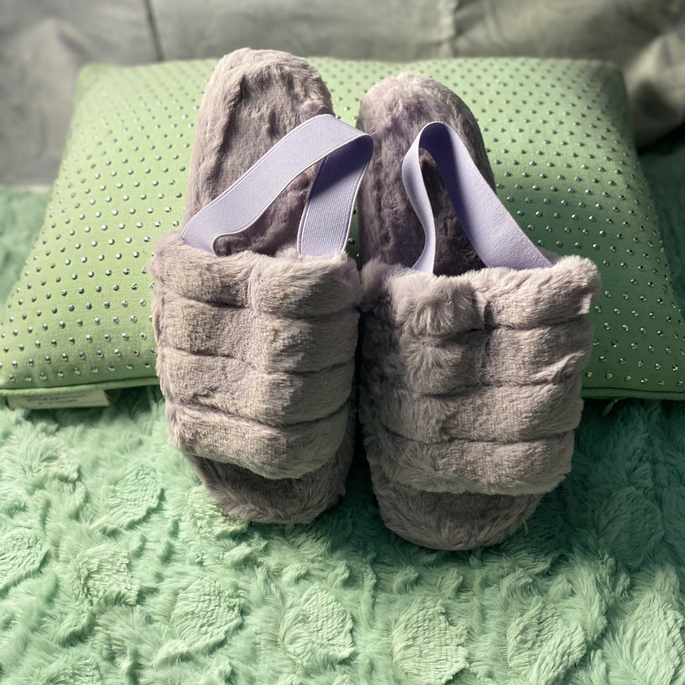 Fluffy Slides - Picture 10 of 12